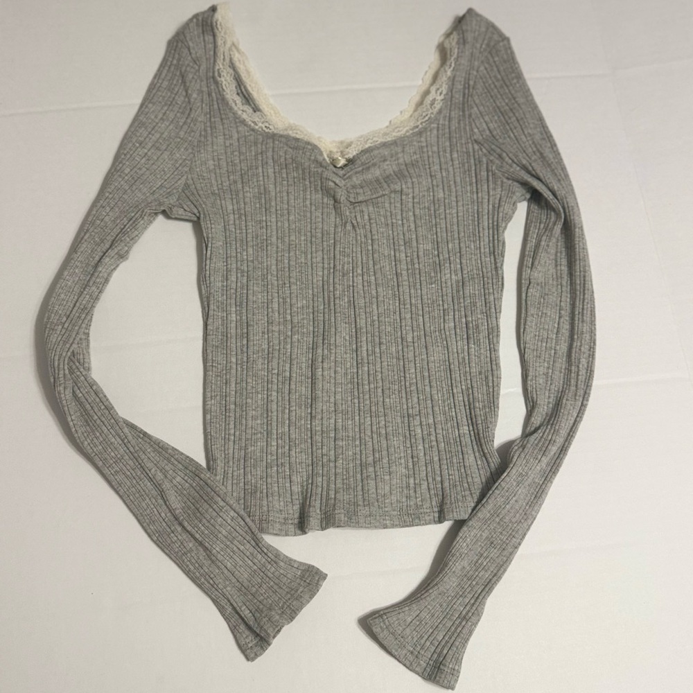 RSQ Gray Ribbed Long Sleeve Top with Lace Trim